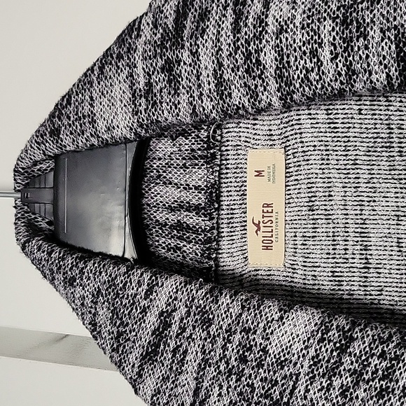 Hollister sweater - Picture 6 of 7